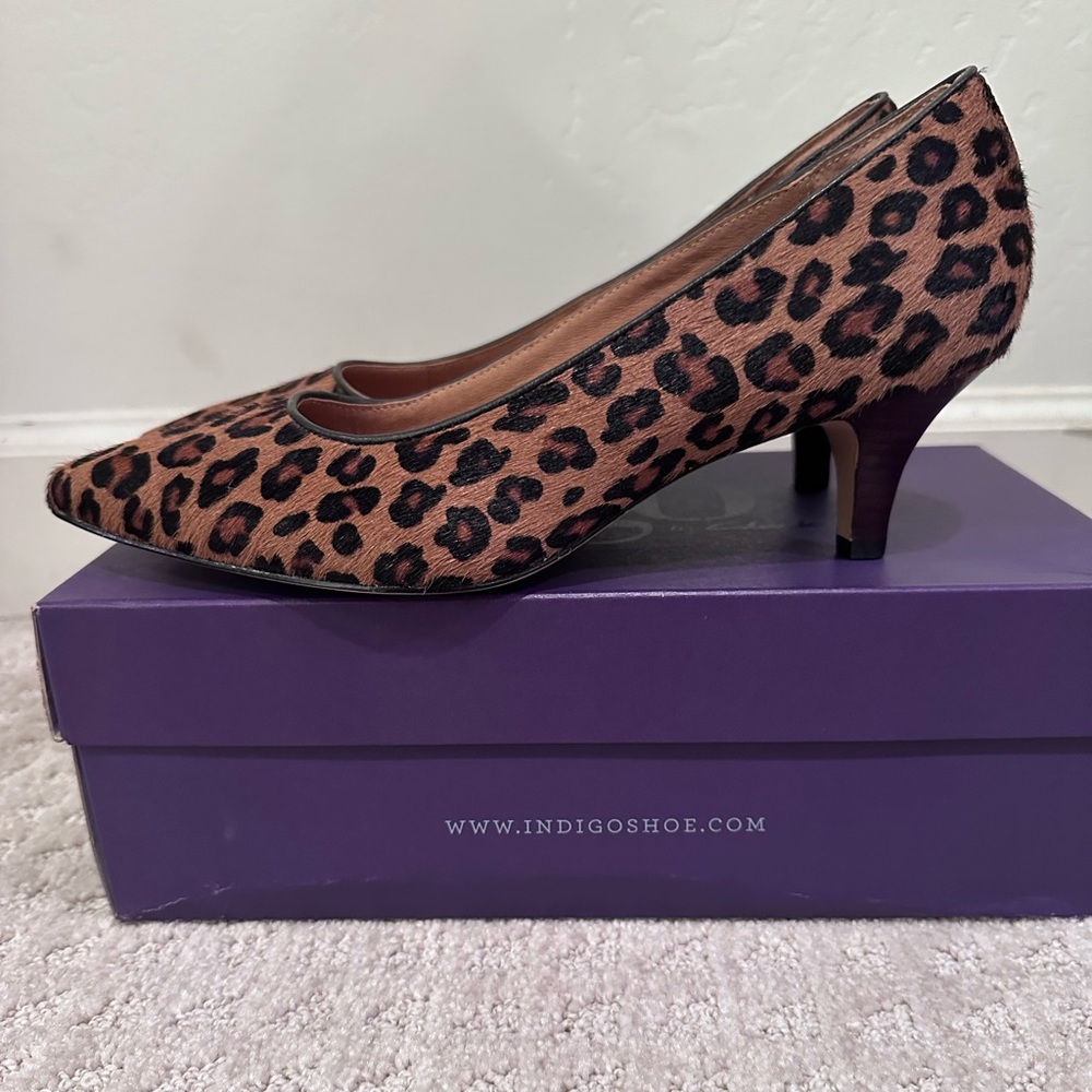 Indigo by Clark’s cheetah print kitten heels. Never been worn. 9 US/41 EU